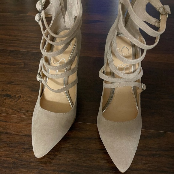 Like NEW. Worn once. Jessica Simpson pumps. 6.5M - Picture 2 of 4